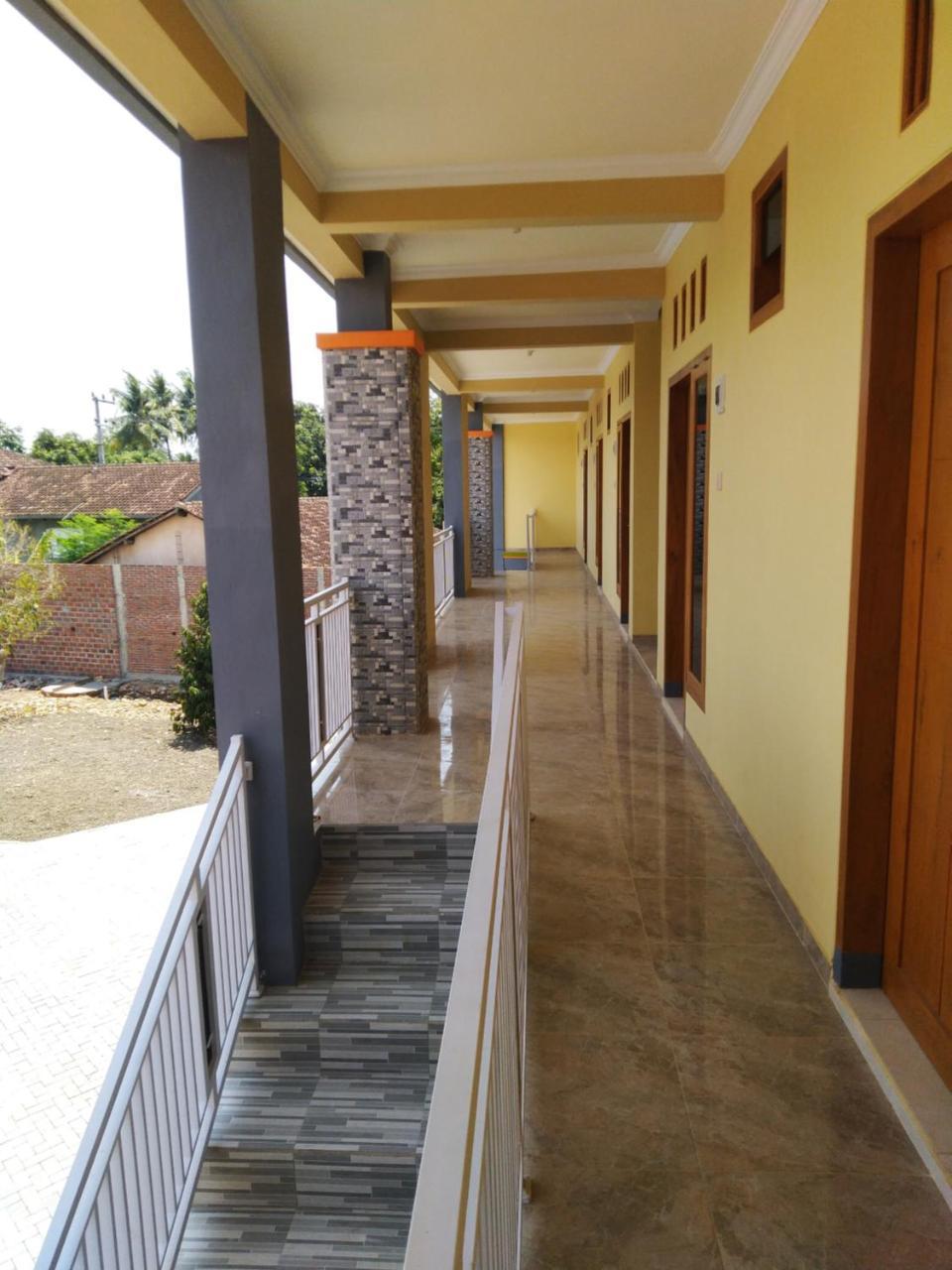 R3 Brawijaya Homestay Banyuwangi  Exterior photo