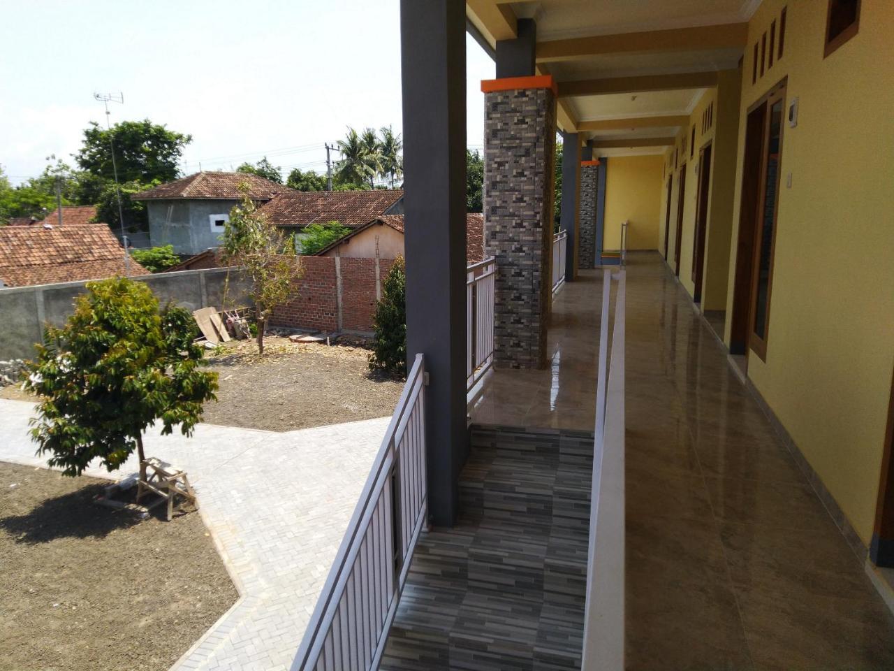 R3 Brawijaya Homestay Banyuwangi  Exterior photo
