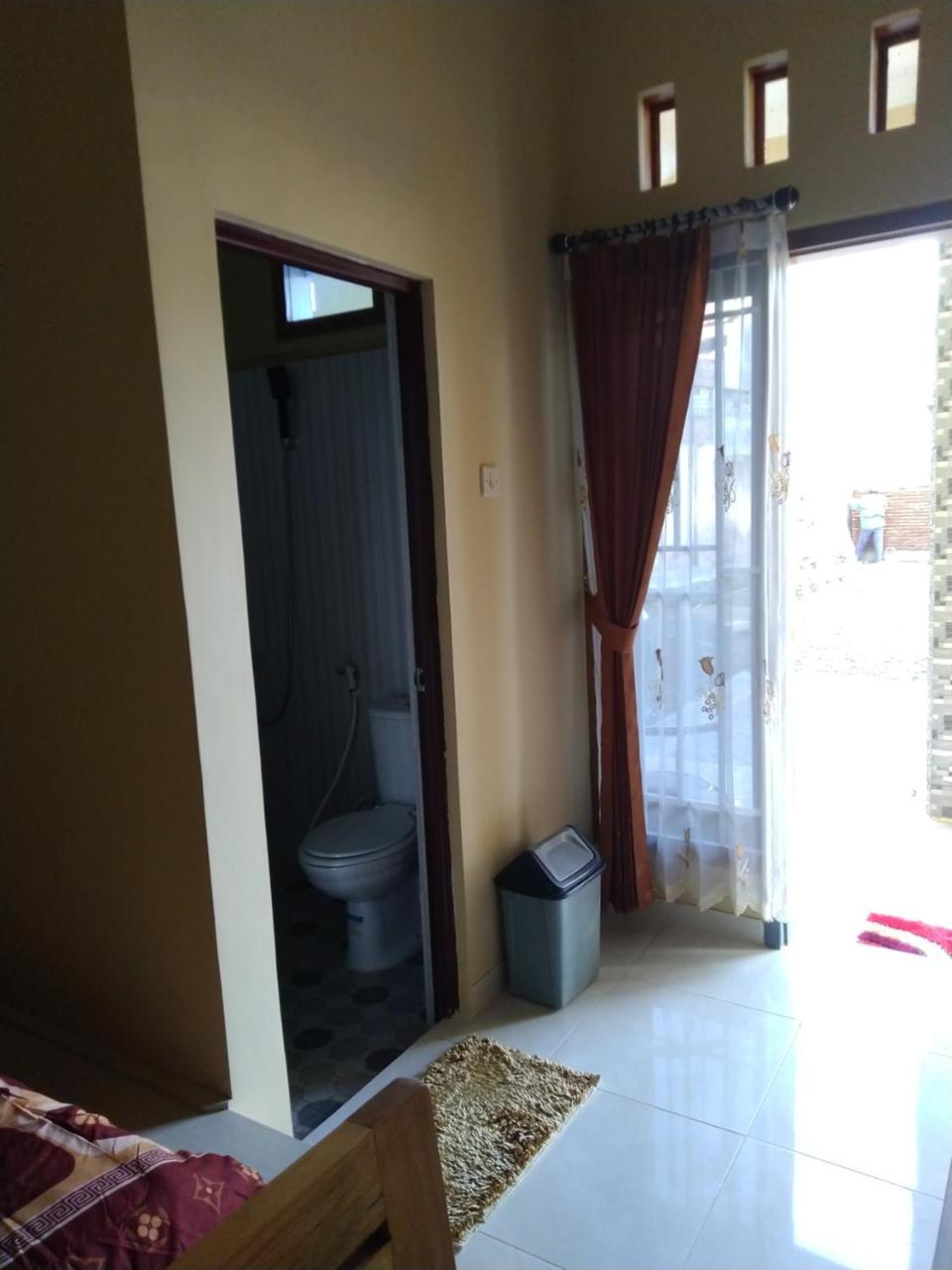 R3 Brawijaya Homestay Banyuwangi  Exterior photo